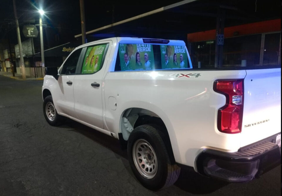 BALEAN CAMIONETA DEL CANDIDATO DEL PVEM A LA ALCALDÍA DE CHALCO