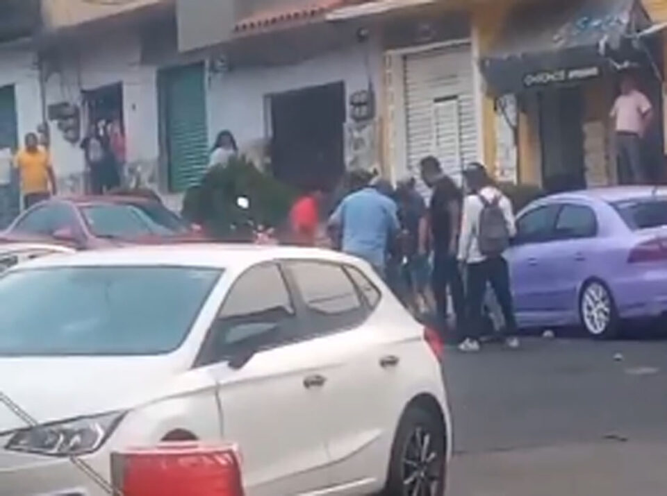 CAPTAN GOLPIZA A JOVEN EN CCH NAUCALPAN