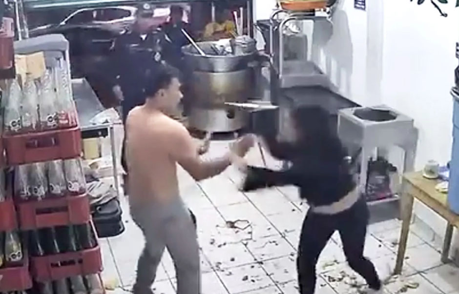 FRENTE A POLICÍAS, MUJER APUÑALA A UN HOMBRE EN LA MAGDALENA CONTRERAS