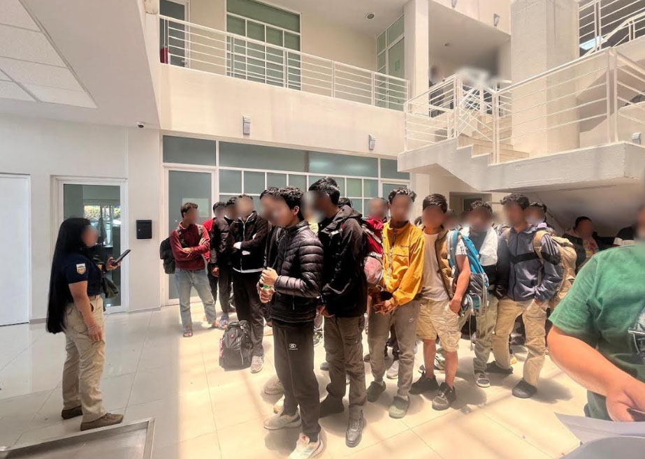 RESCATAN A 84 MIGRANTES HACINADOS EN CUAUTITLÁN IZCALLI