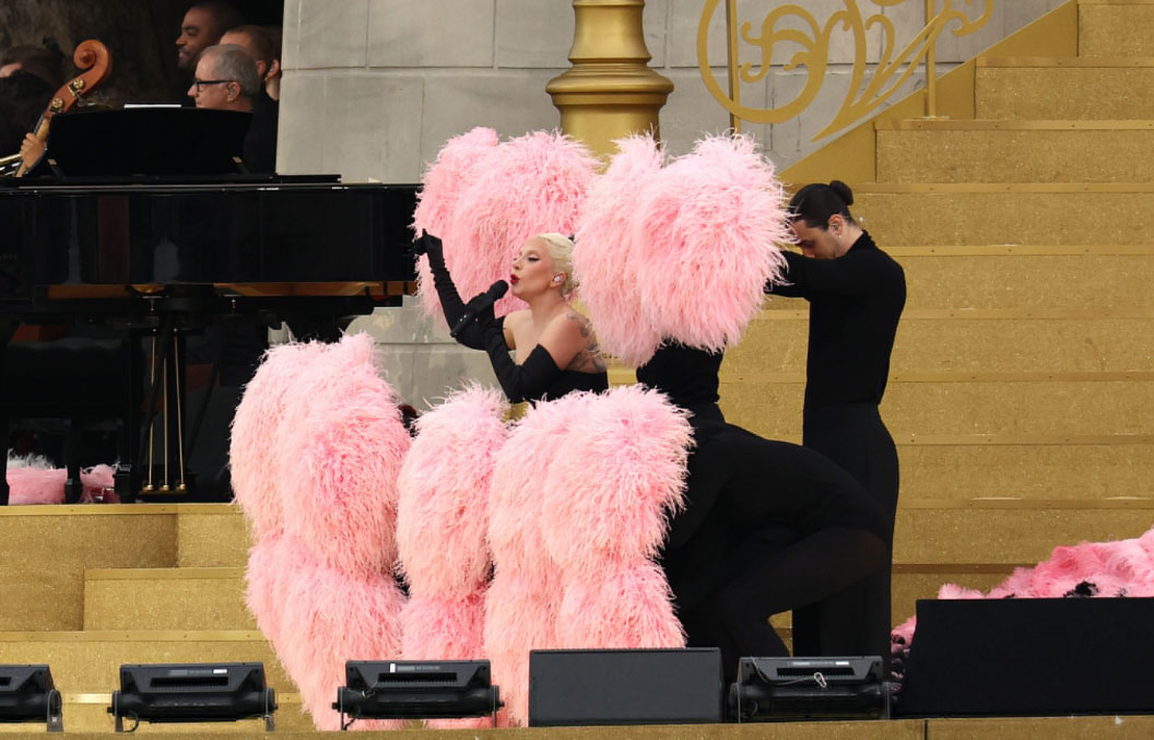 LADY GAGA PONE EL CABARET EN LA CEREMONIA INAUGURAL DE LOS JUEGOS OLÍMPICOS