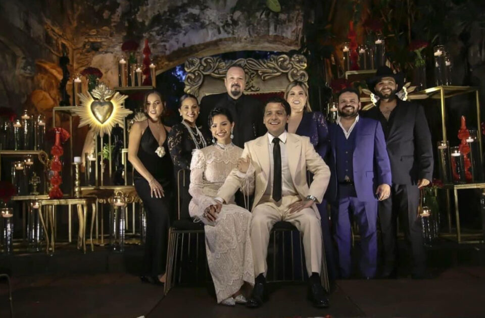 PEPE AGUILAR REVELA LAS FOTOS DE LA BODA ENTRE ÁNGELA AGUILAR Y CHRISTIAN NODAL