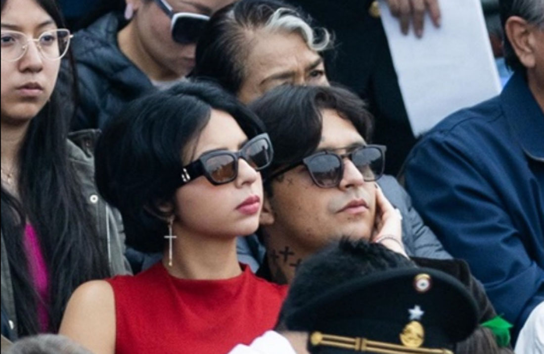 CAPTAN A ÁNGELA AGUILAR CHRISTIAN NODAL EN DESFILE MILITAR DE LA CDMX