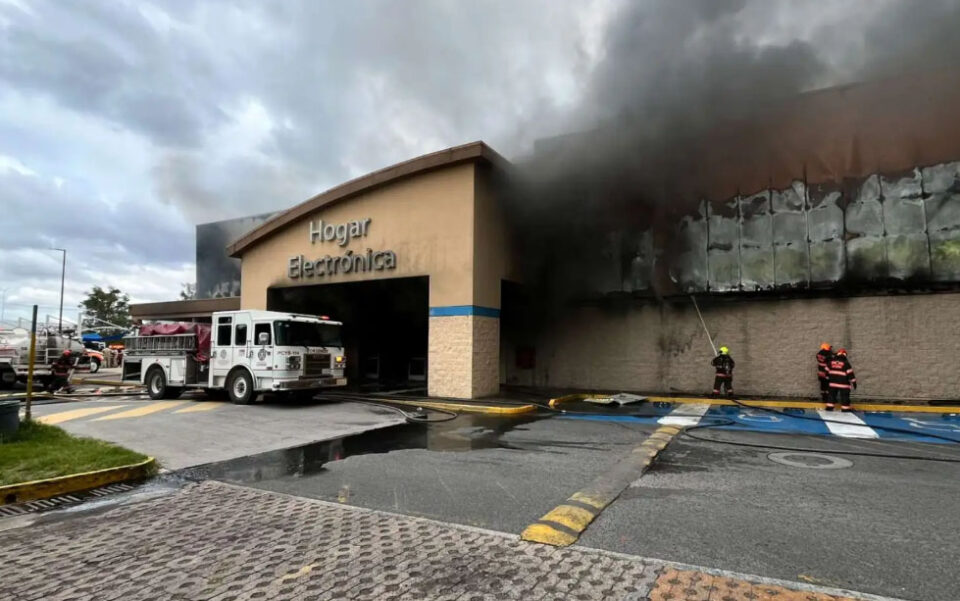 SE INCENDIA SUPERMERCADO EN ZAPOPAN, JALISCO