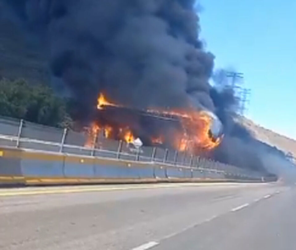 EXPLOTA PIPA EN LA AUTOPISTA CHAMAPA-LECHERÍA