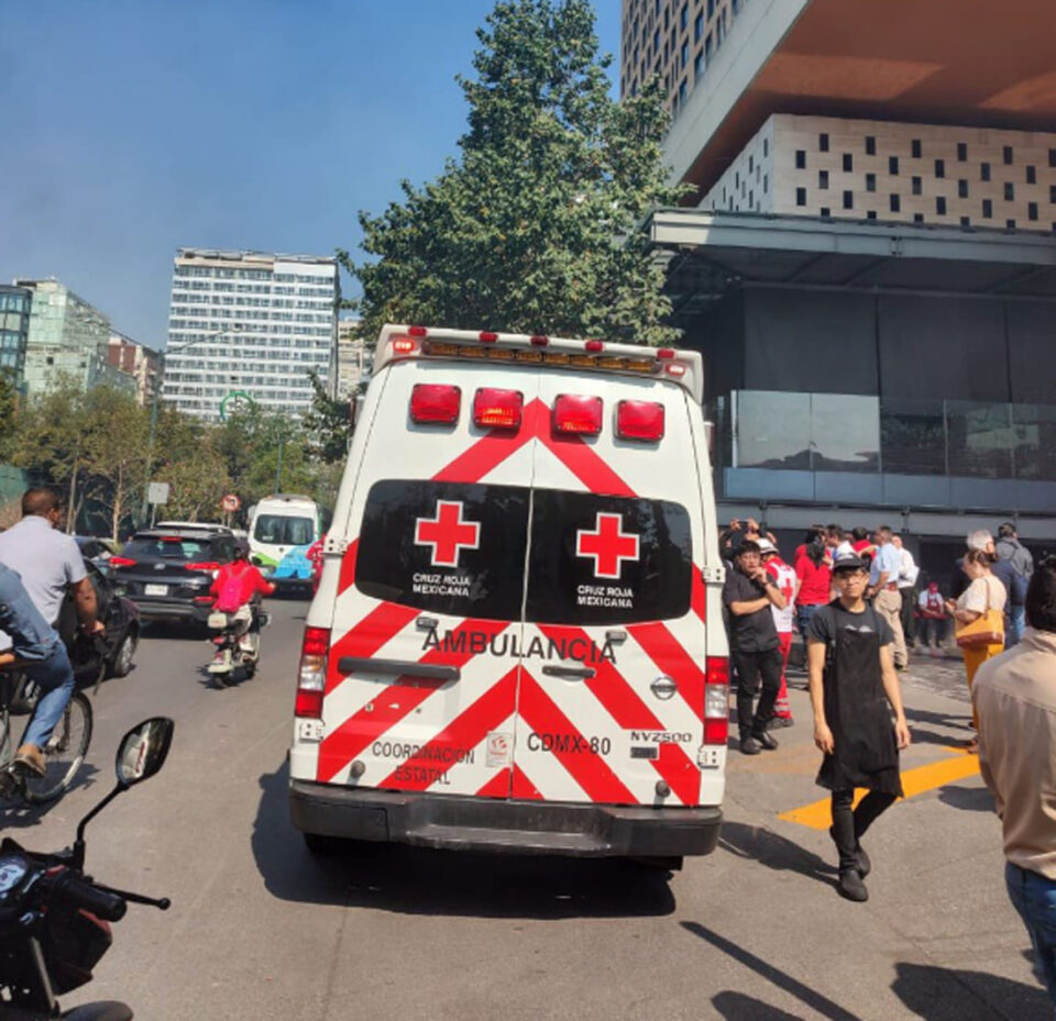 DESALOJAN A MIL 500 PERSONAS DE PLAZA MIYANA EN POLANCO POR INCENDIO