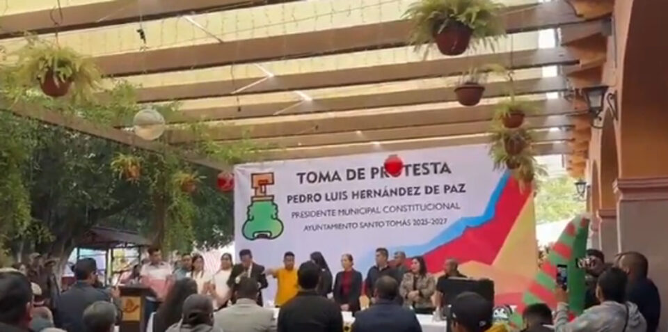 HUYE ALCALDE ELECTO DE SANTO TOMÁS DE LOS PLATANOS AL TOMAR PROTESTA