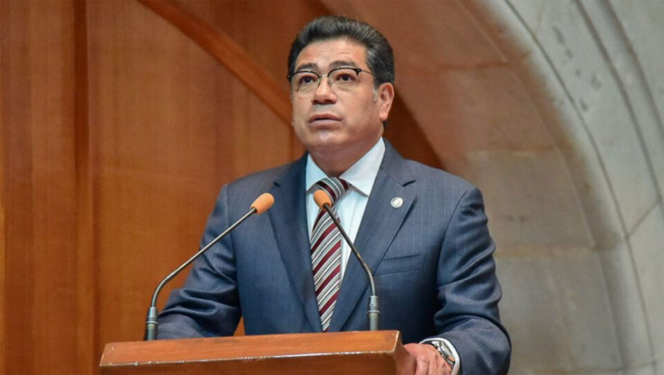 MIGUEL SÁMANO RENUNCIA AL PRI