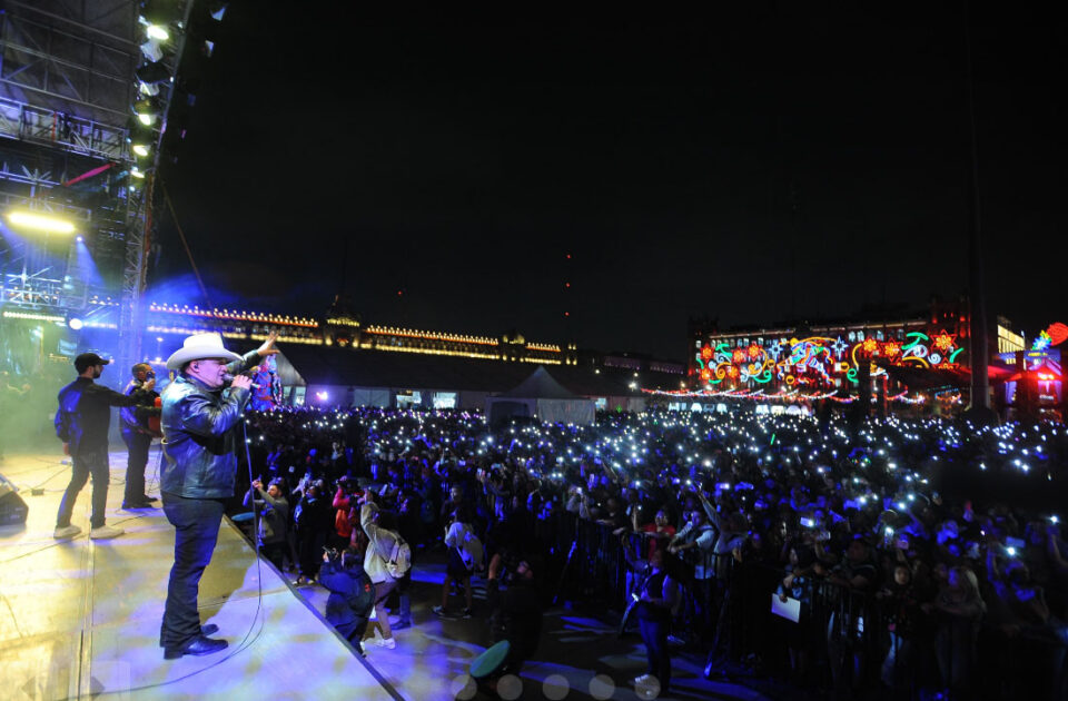 REÚNEN LOS CADETES DE LINARES A MÁS DE 30 MIL PERSONAS EN EL ZÓCALO DE LA CDMX