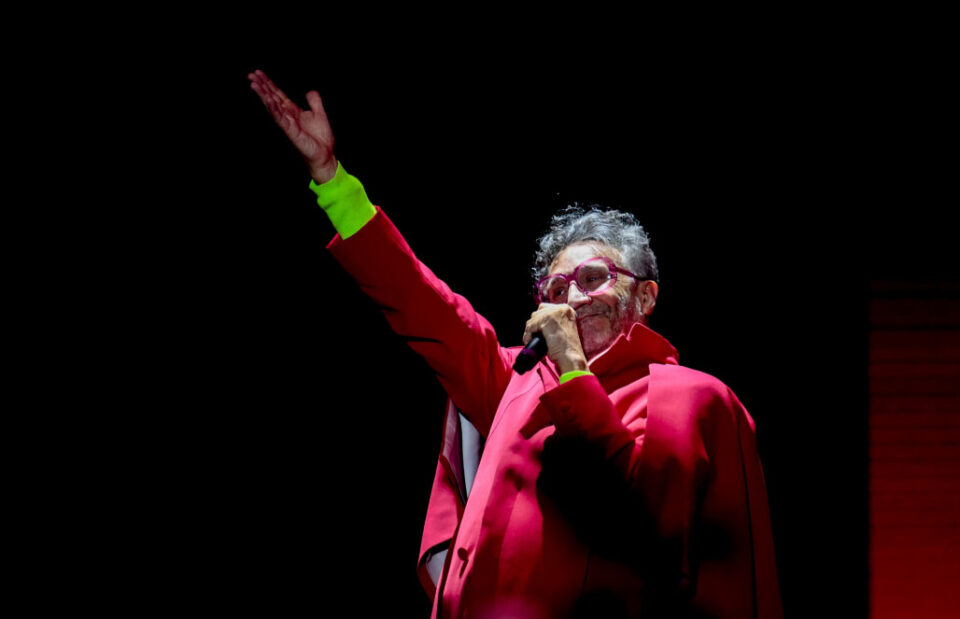 DISFRUTAN MÁS DE 80 MIL PERSONAS LA MÚSICA DE FITO PÁEZ EN EL ZÓCALO DE LA CDMX