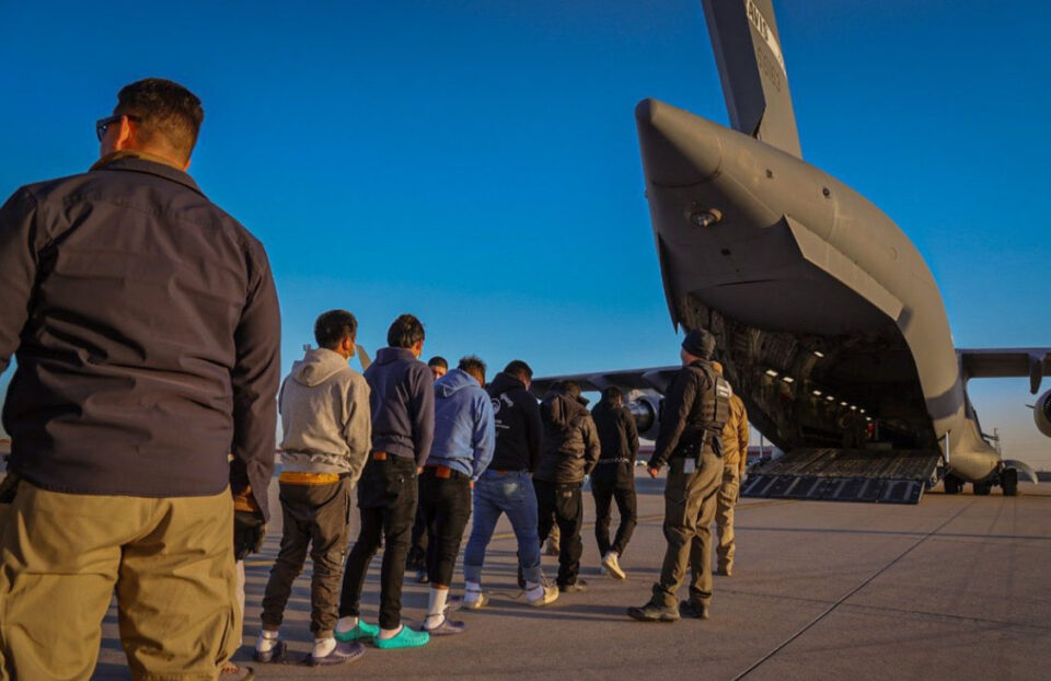 INICIA CAMPAÑA DE DEPORTACIÓN DE MIGRANTES DE TRUMP