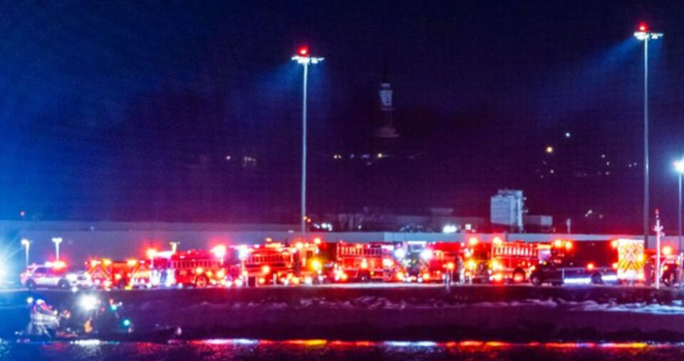 RECUPERAN 28 CUERPOS DEL ACCIDENTE AÉREO EN WASHINGTON