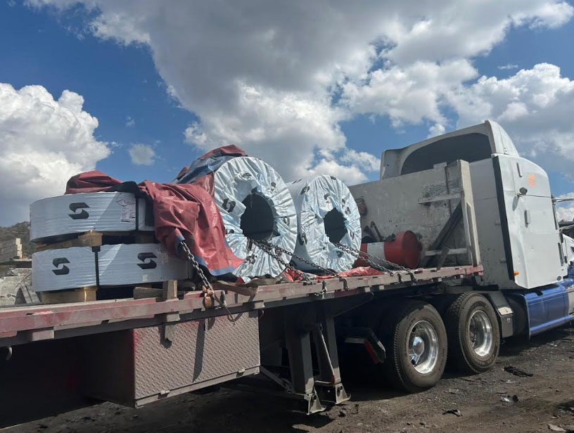 RECUPERAN VEHÍCULOS CON CARGAMENTO DE ACERO REPORTADOS COMO ROBADOS