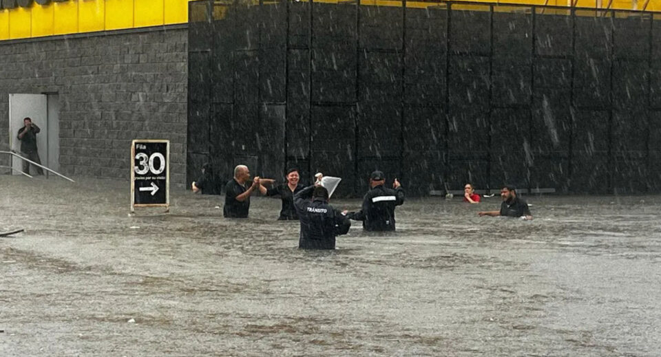 GOBERNADOR DE TAMAULIPAS EVALÚA DAÑOS POR LLUVIAS EN REYNOSA