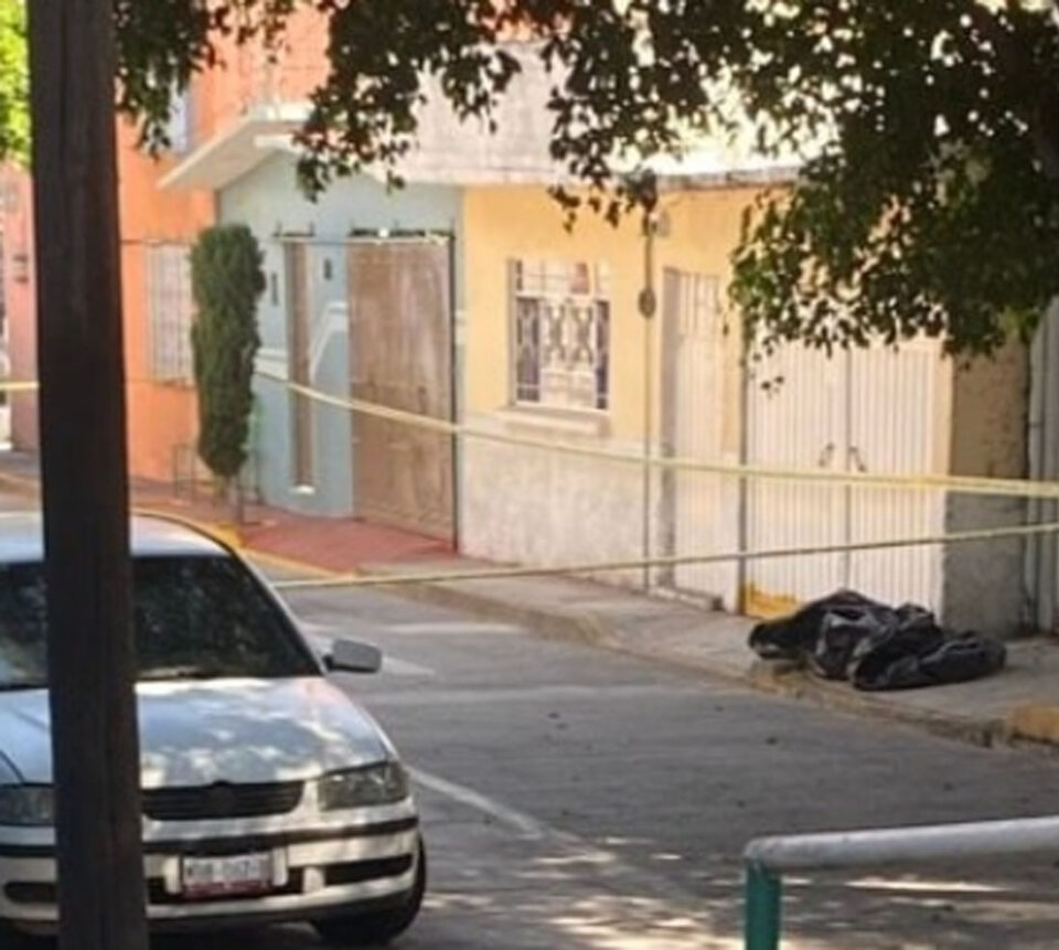 HALLAN CUERPO DE MUJER EMBOLSADO EN TLALNEPANTLA