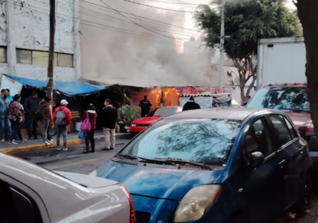 INCENDIO CONSUME VARIAS CASAS DE CARTÓN EN TACUBAYA