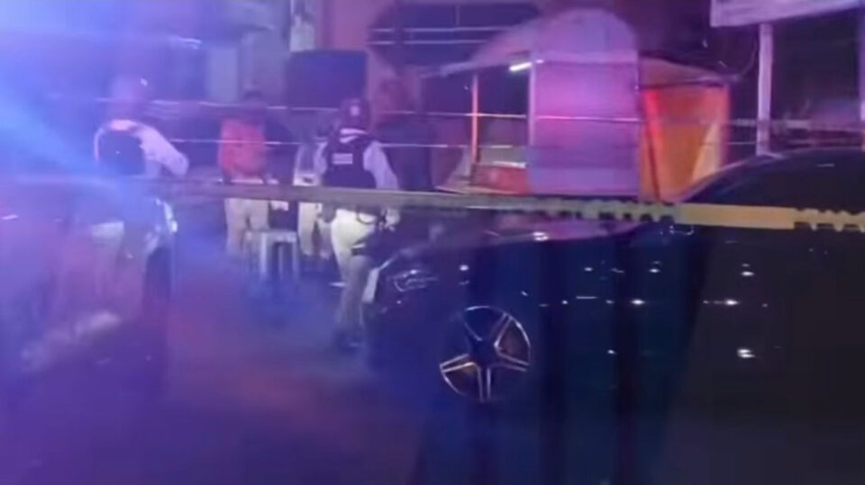ASESINAN A HOMBRE MIENTRAS COMÍA TACOS EN UN TIANGUIS DE TLALNEPANTLA