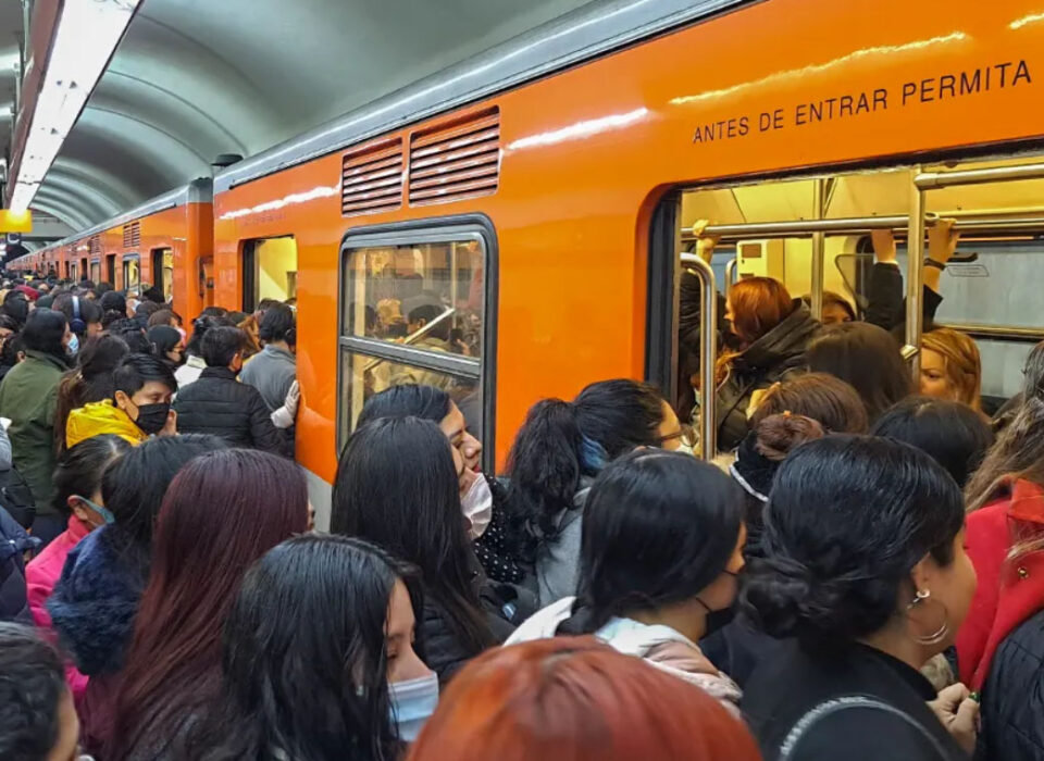 Fiscalía CDMX y SSC investigan casos de pinchazos en Metro y Metrobús