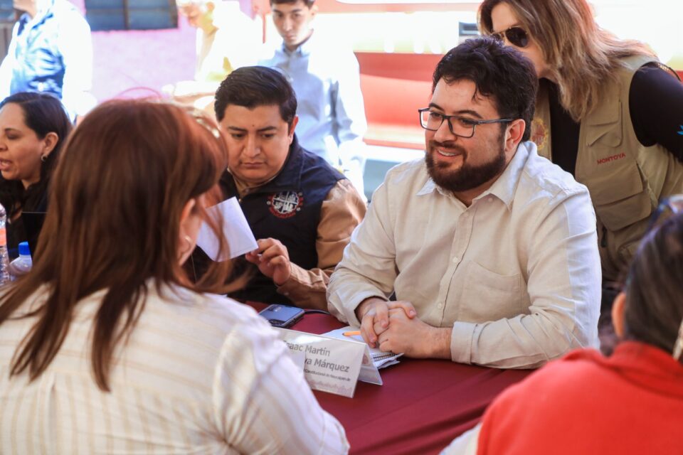 ISAAC MONTOYA LLEVA BENEFICIOS A COMUNIDADES A TRAVÉS DE LAS ASAMBLEAS DEL PUEBLO (2)