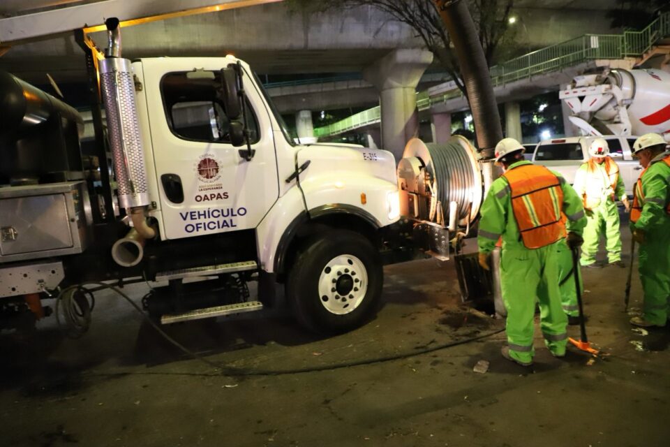 Desazolve en Periférico Norte, Naucalpan