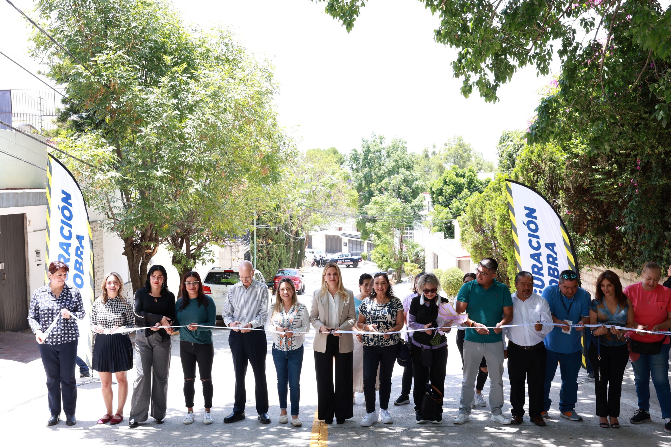 Gobierno de Huixquilucan repavimenta calle en lomas de tecamachalco