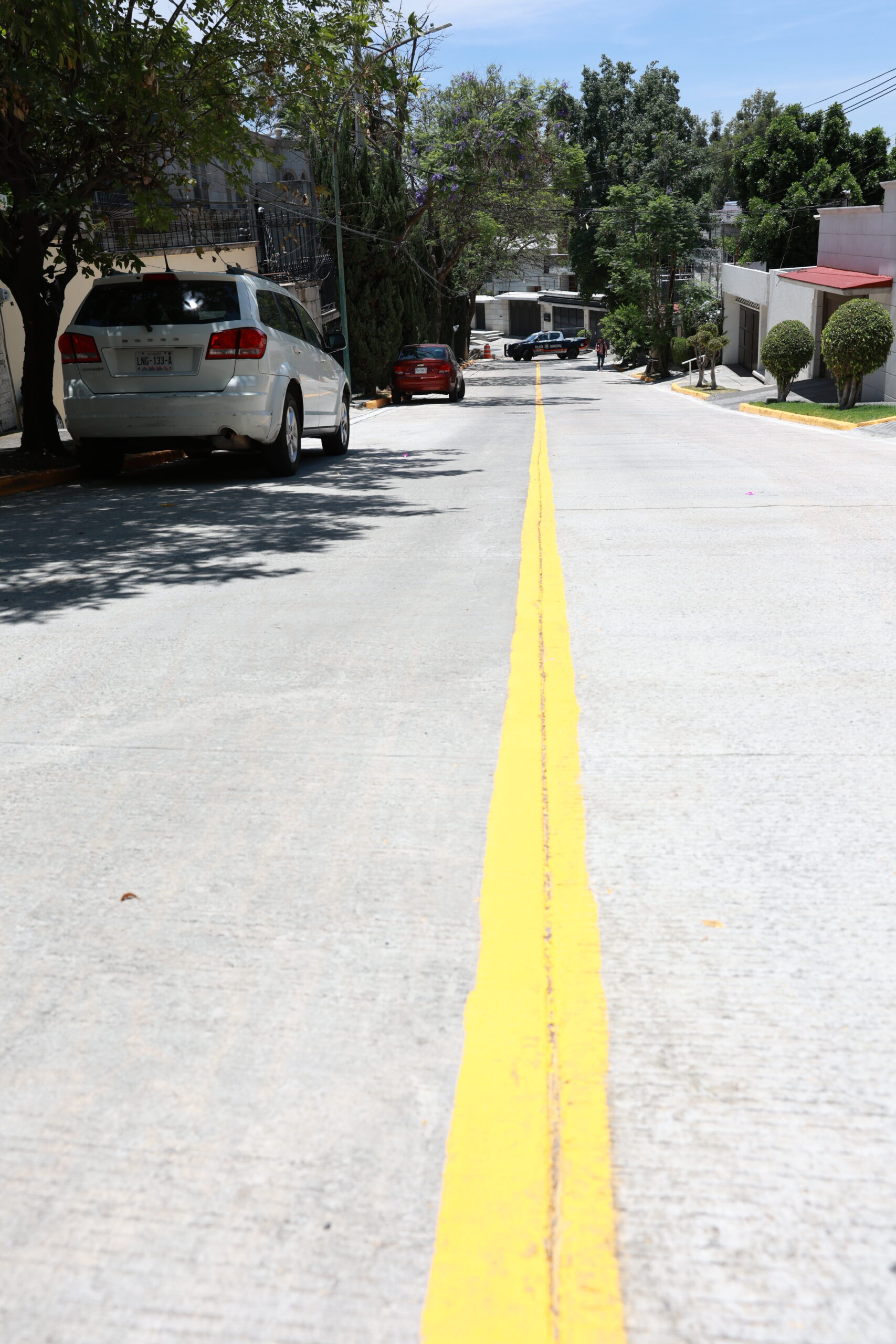 Gobierno de Huixquilucan repavimenta calle en lomas de tecamachalco