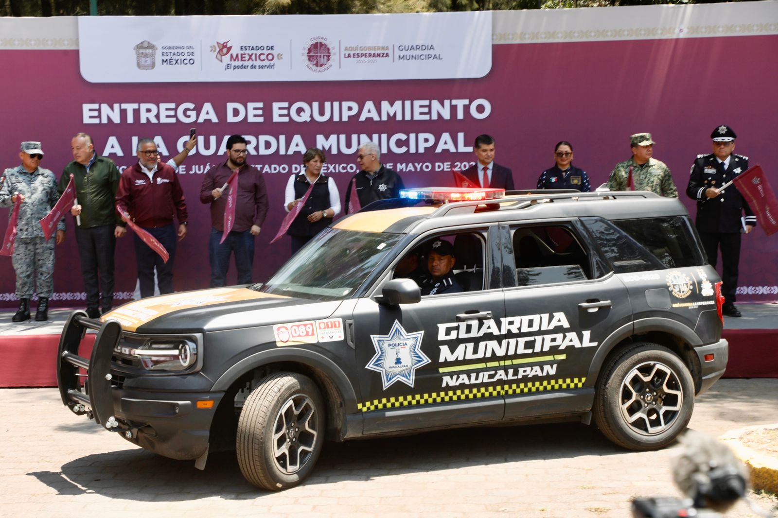 Delfina Gómez e Isaac Montoya entregan 250 patrullas en Naucalpan