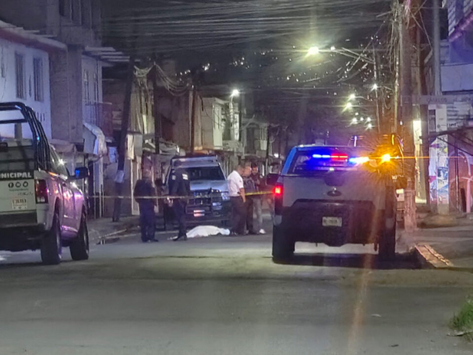 Mujer muere al arrojarse de un vehículo en movimiento en La Perla, Nezahualcóyotl