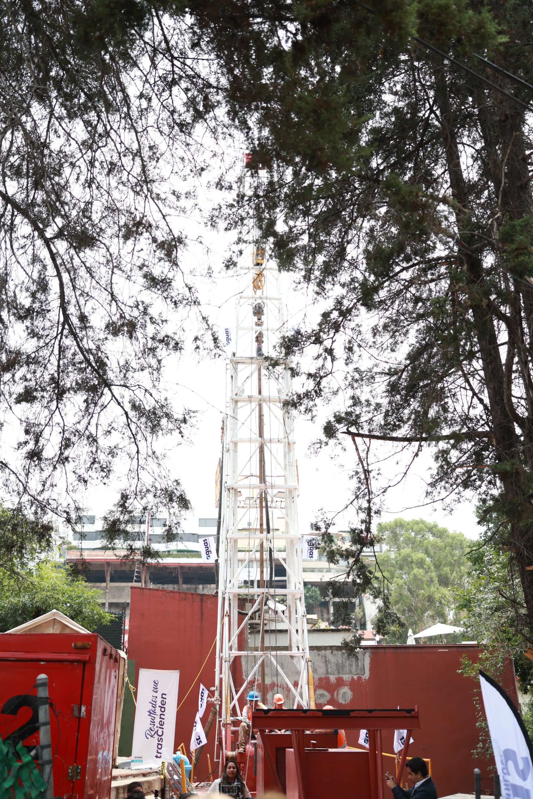 perforación del nuevo pozo en el fraccionamiento Lomas de Tecamachalco