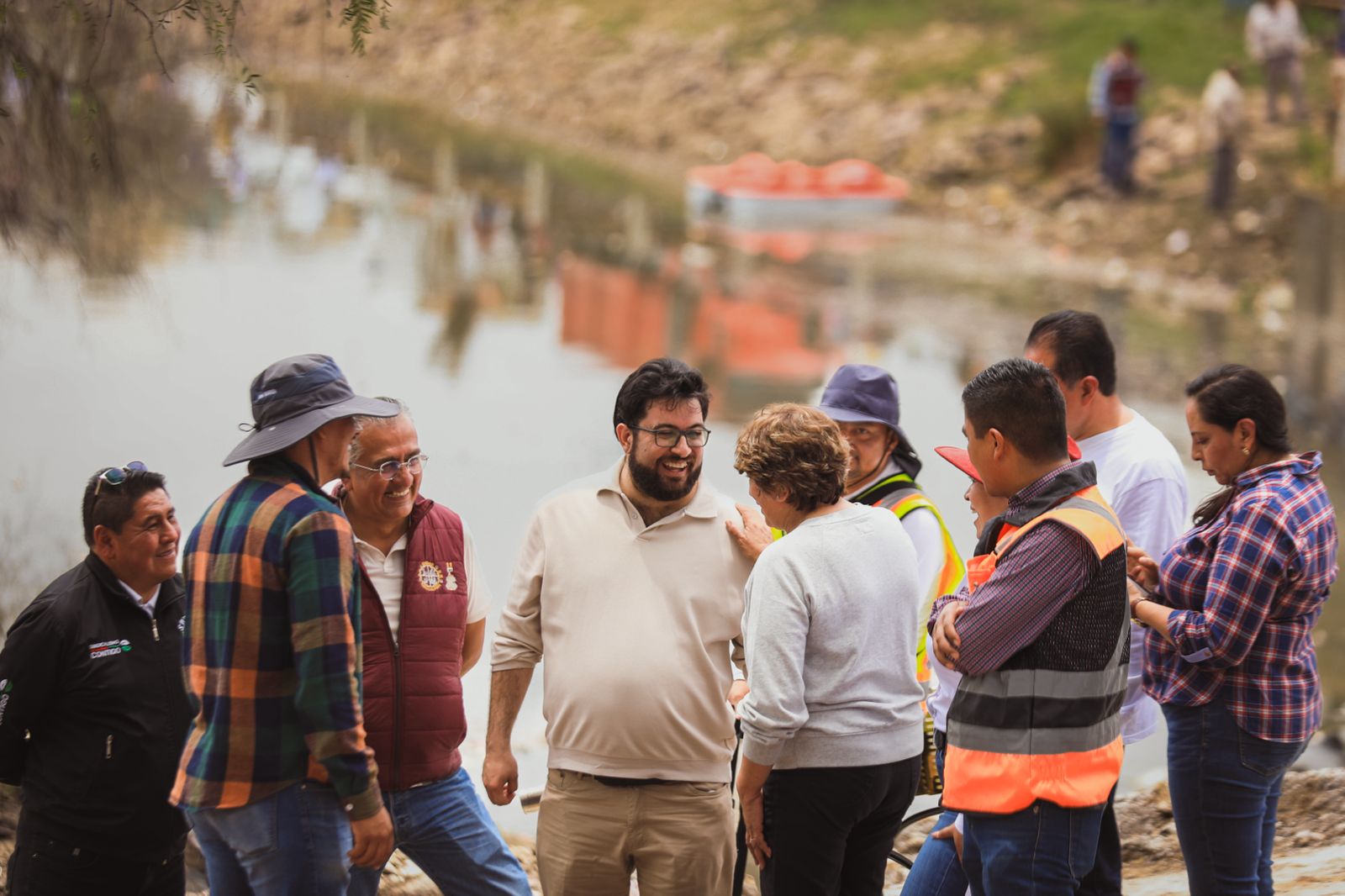 isaac montoya y delfina gómez en la presa los cuartos