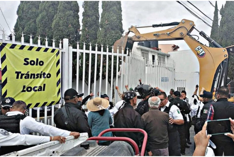 Vecinos impiden retiro de rejas en Sección Parques, Cuautitlán Izcalli