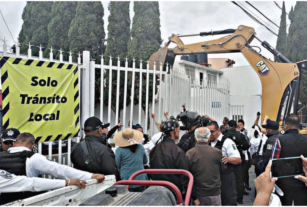 Vecinos impiden retiro de rejas en Sección Parques, Cuautitlán Izcalli