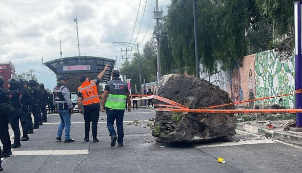 Cae enorme roca del cerro del Tepeyac y deja un lesionado en la GAM