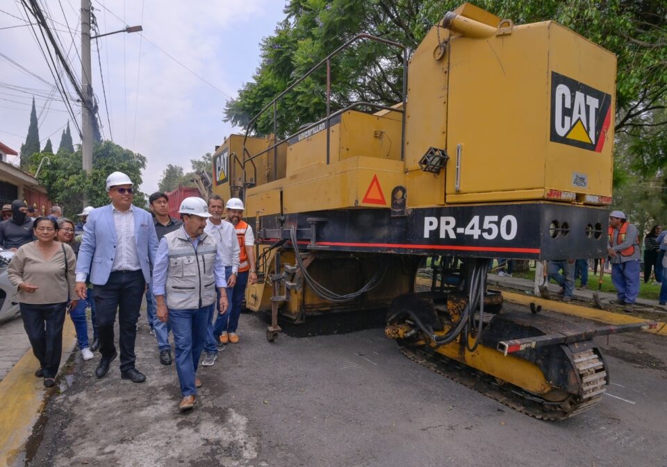 Inicia obra de pavimentación en calle de Real de la Hacienda en Atizapán