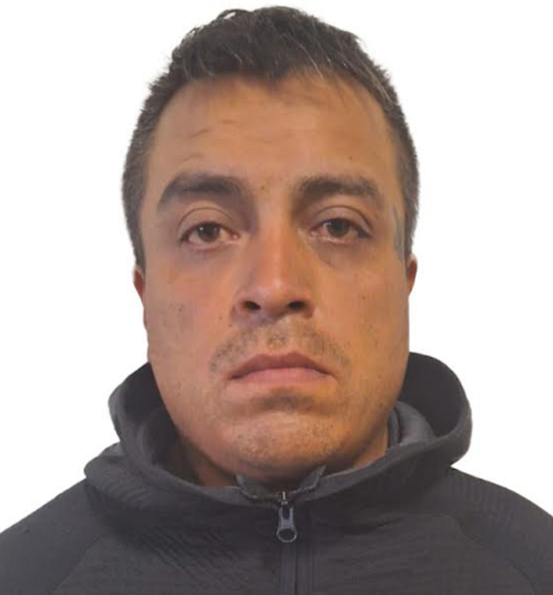 intentó matar a su esposa e hijo