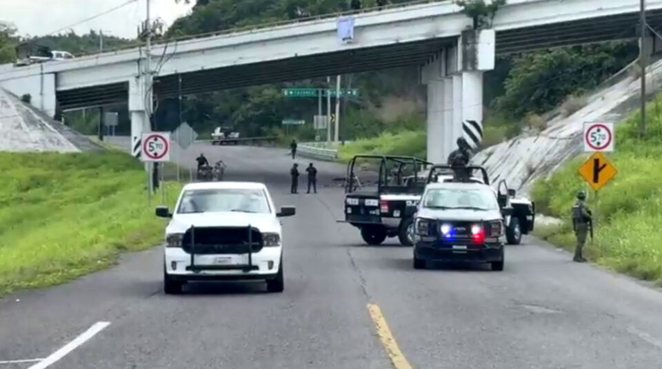 Abandonan restos humanos en carretera en Papantla, Veracruz