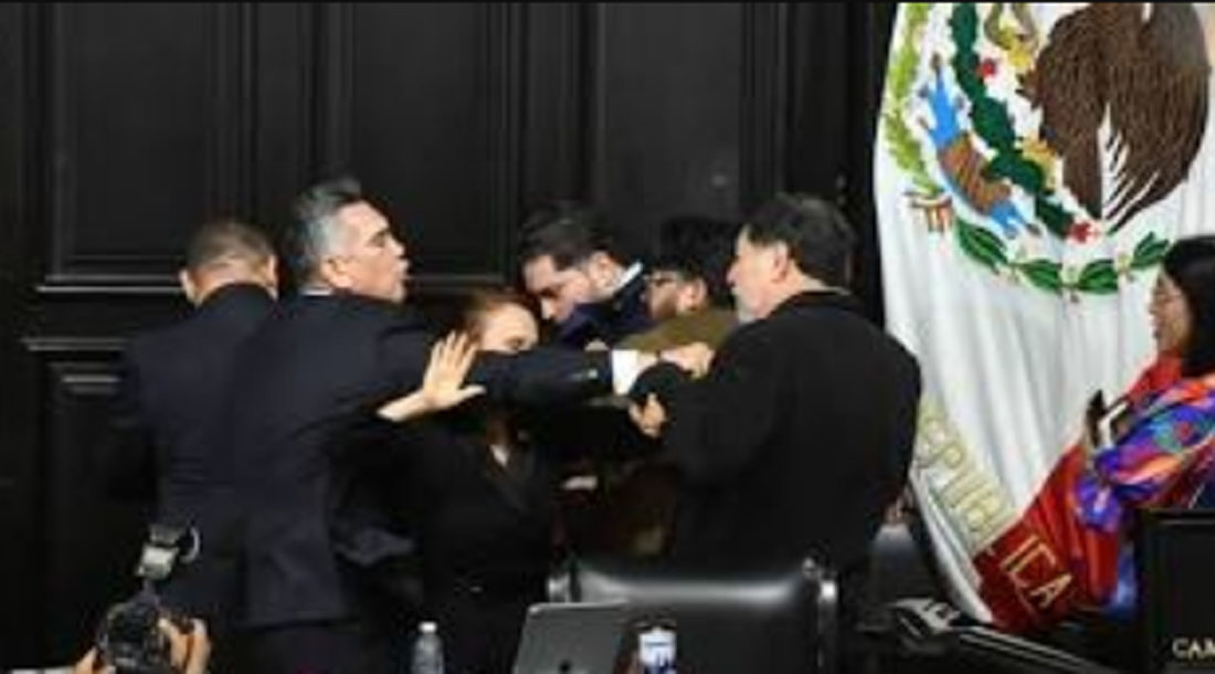 Alito Moreno y Fernández Noroña se enfrentan a golpes en el Senado