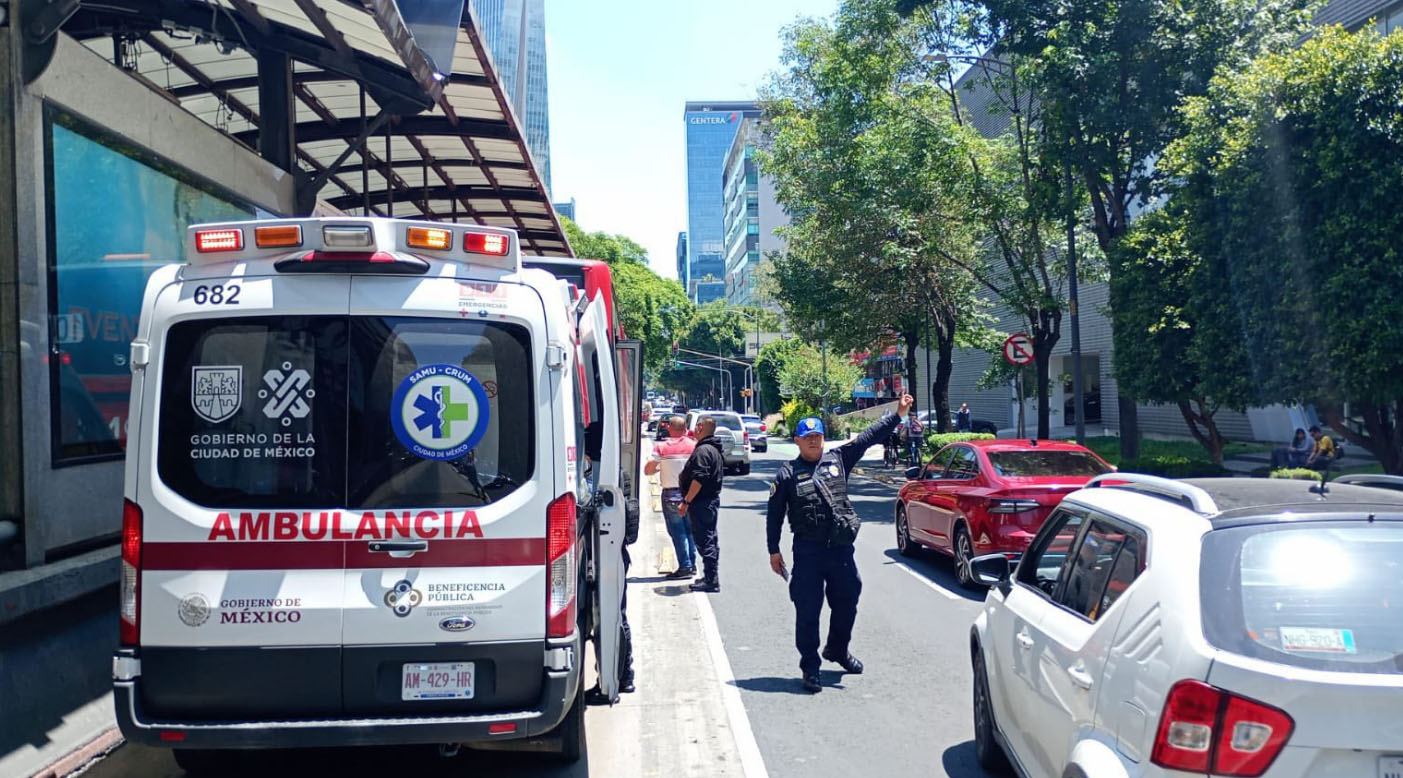 muere-adulto-mayor-a-bordo-del-metrobus-en-la-linea-1