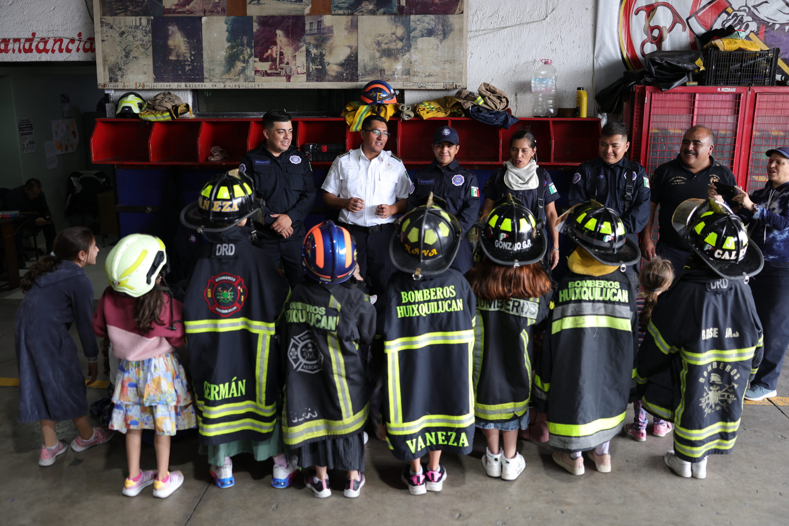 Niñas y niños se convierten en “bomberitos” por un día en Huixquilucan