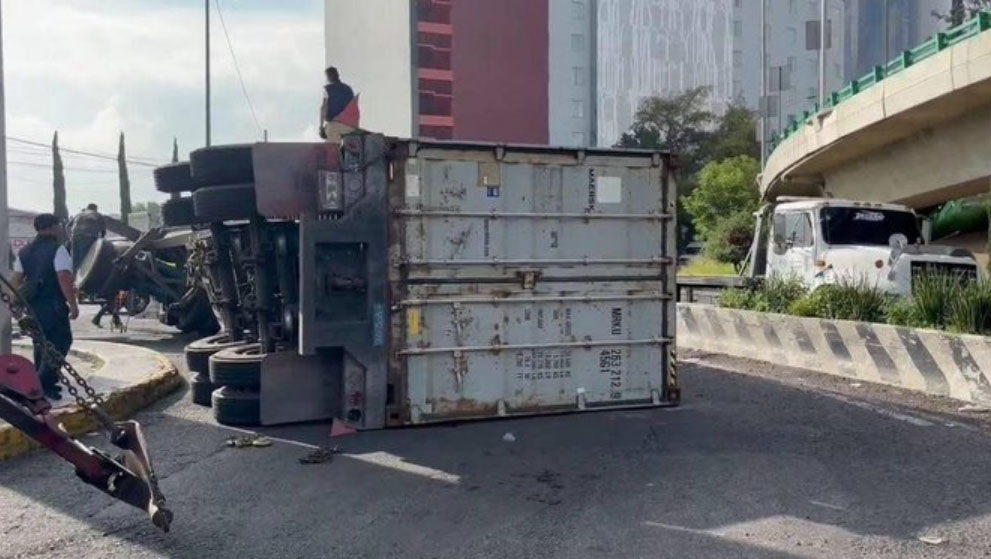 Vuelca tráiler en la Gustavo Baz, Naucalpan