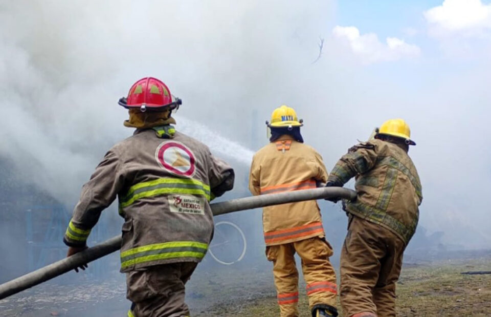 Explota taller clandestino de pirotecnia en Tultepec