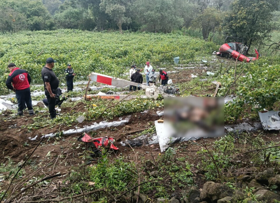 Helicóptero se desploma en Edomex; mueren dos personas