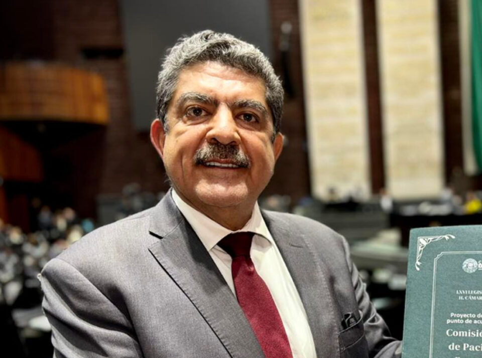 Hospitalizan a Manuel Espino, diputado de Morena, tras sufrir derrame cerebral