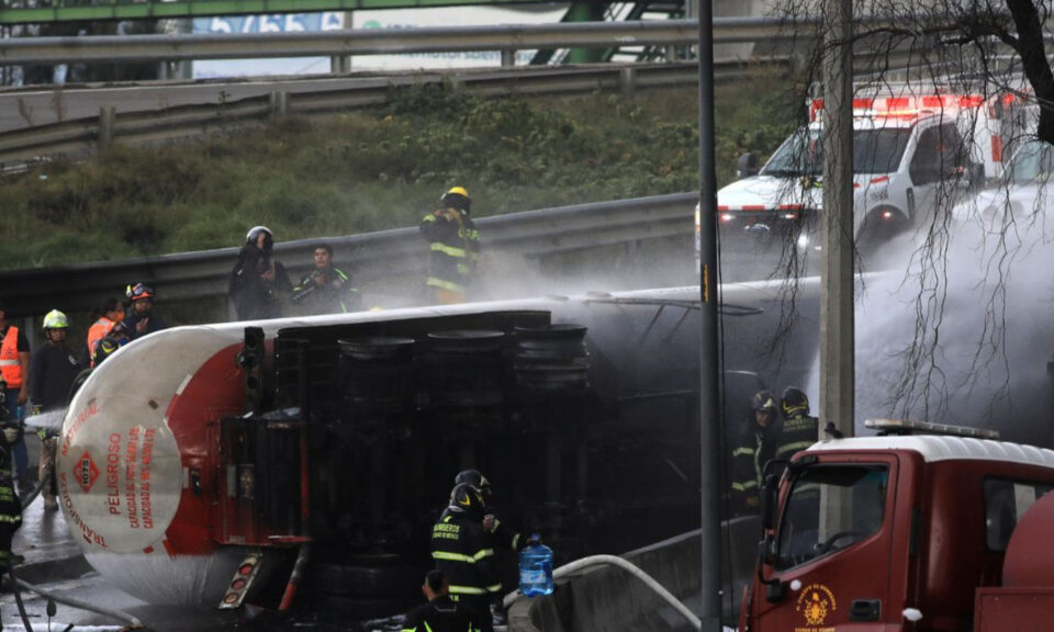 Un maestro de Matemáticas, entre las víctimas de la explosión de una pipa en el Puente de la Concordia