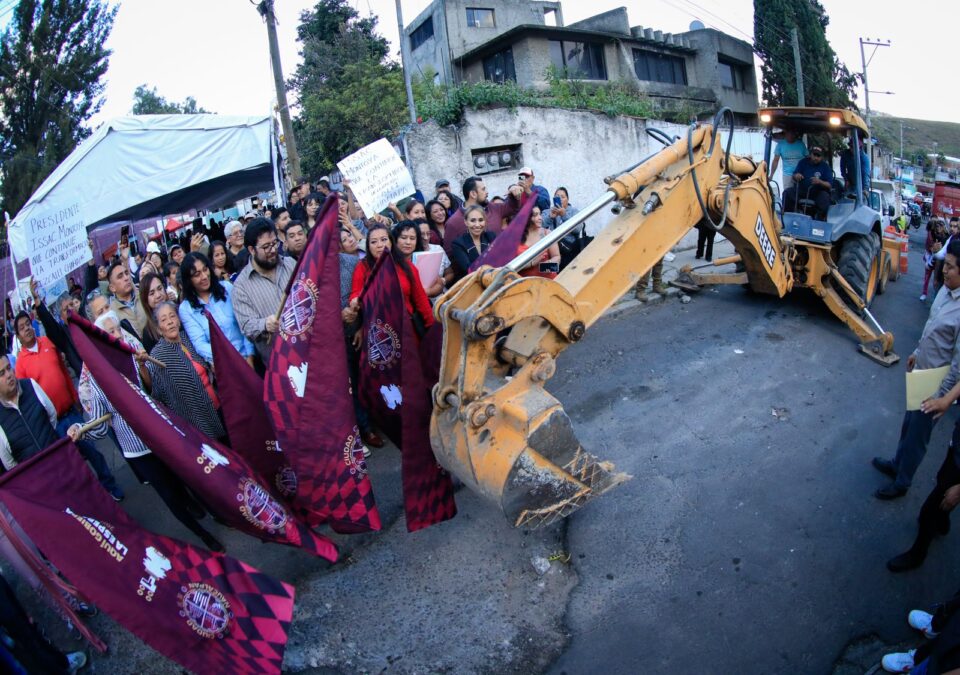 WhatsApp Image 2025-10-23 at 16.23.22 Alcalde Isaac Montoya supervisa rehabilitación del Puente del INE en San Rafael Chamapa