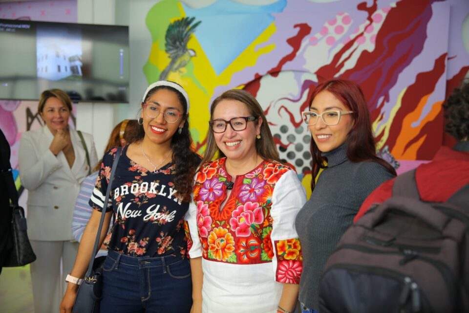 Azucena Cisneros inaugura la primera Casa del Adolescente en Ecatepec