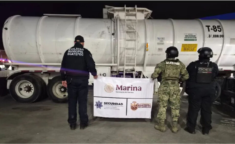 Aseguran pipa con combustible robado en Ecatepec