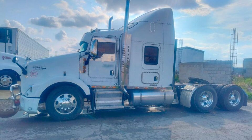 Aseguran predio con varios vehículos robados en Otzolotepec