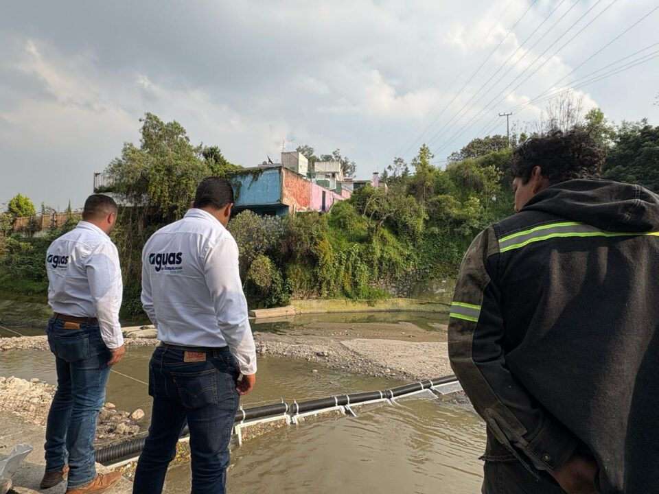 Instala Huixquilucan redes retenedoras de basura en la presa El Capulín