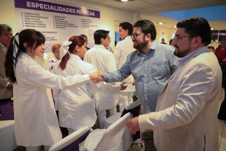 Isaac Montoya destaca el servicio y dedicación del personal médico